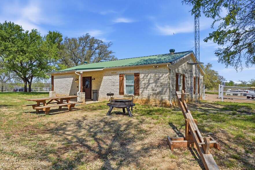 More Photos Of 5860 N FM 51, Weatherford Trailer Camper Park For Sale