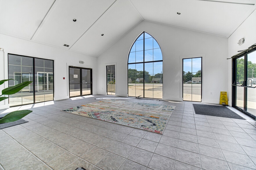 More Photos Of 7525 Taft St, Merrillville Religious Facility For Sale