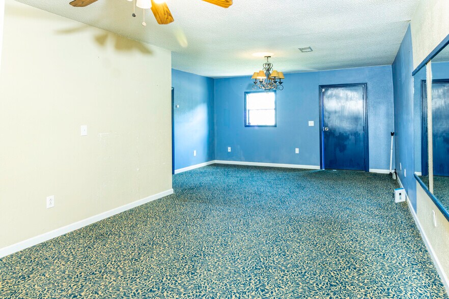 More Photos Of 124 Chestnut St, Pulaski General Retail For Sale