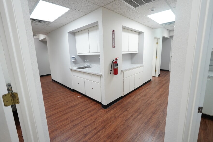 More Photos Of 12501 Judson Rd, San Antonio Medical For Lease