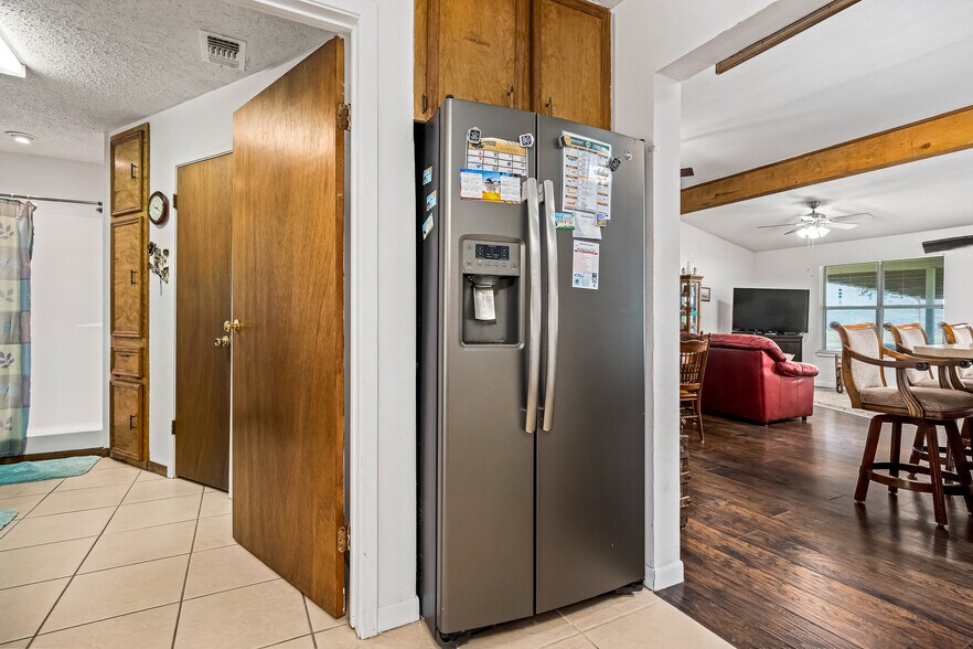 More Photos Of 3966 FM 1781, Rockport Specialty For Sale