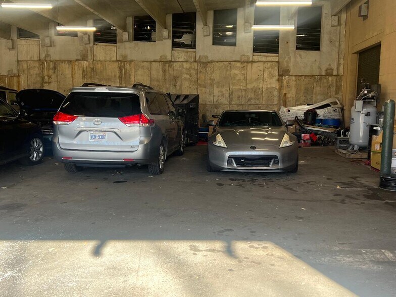 More Photos Of Harris Blvd, Charlotte Parking Garage For Sale