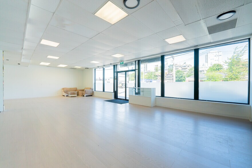 More Photos Of 111 Terminal Av, Nanaimo General Retail For Sale