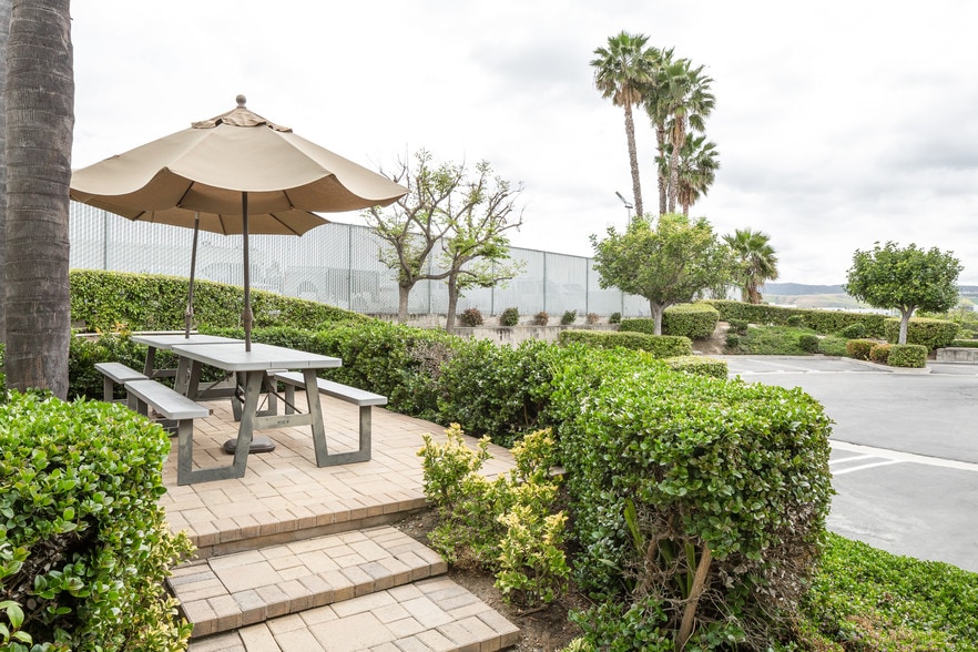 More Photos Of 15 Whatney, Irvine Research And Development For Lease