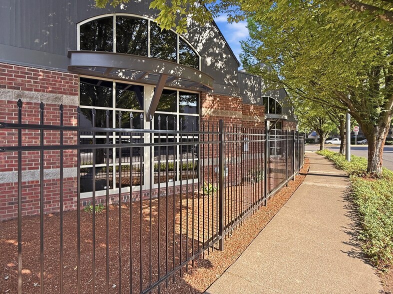 More Photos Of 250 Division St NE, Salem Office For Lease