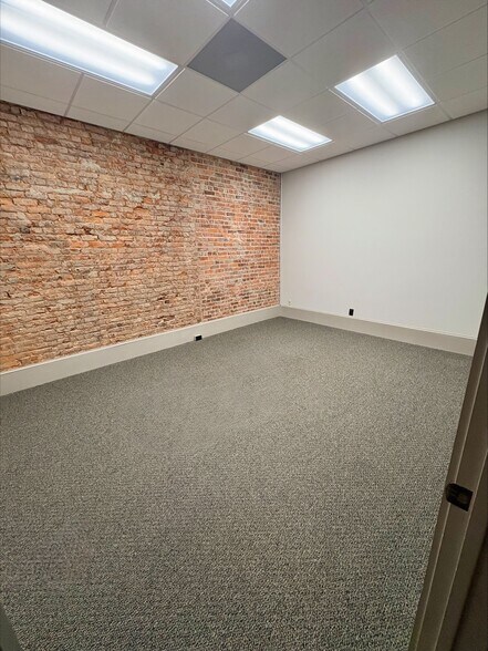 More Photos Of 12 E Johnston St, Forsyth Office Residential For Lease