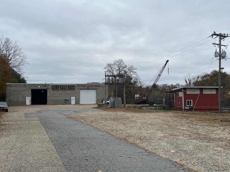 More Photos Of 137 Providence St, Putnam Warehouse For Sale