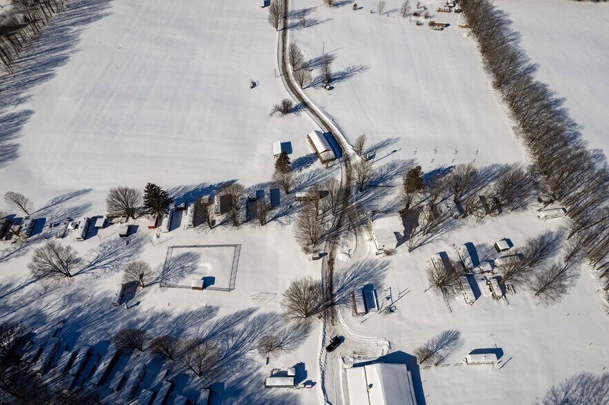 More Photos Of 55 Broken Wheel Rd, Petersburgh Trailer Camper Park For Sale
