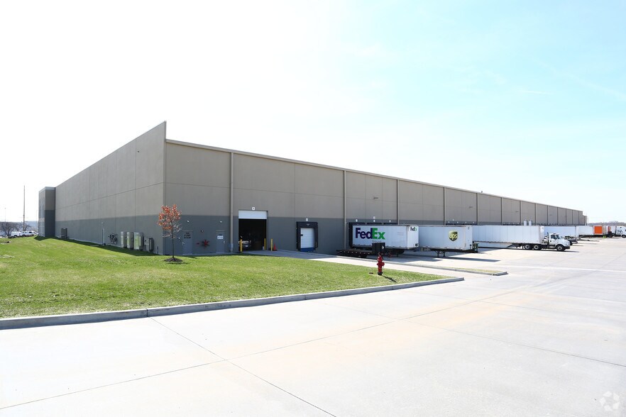 More Photos Of 306 Hazelwood Logistics Center Dr, Hazelwood Unknown For Lease