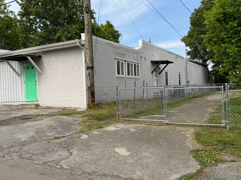 More Photos Of 205 S Armstrong Rd, Rogersville Loft Creative Space For Sale
