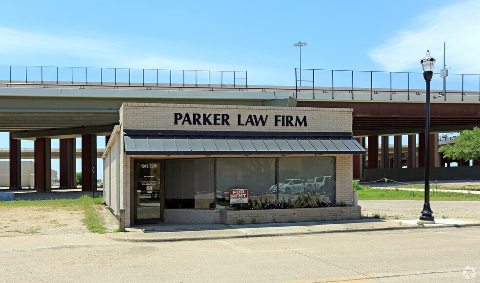 More Photos Of 1012 S Elm St, Carrollton Office For Sale