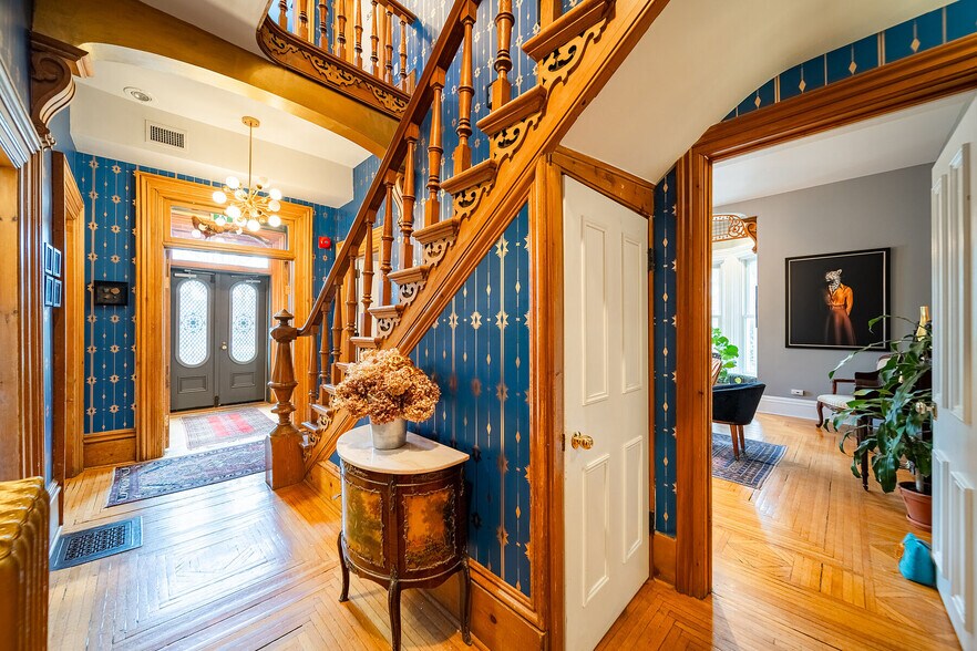 More Photos Of 343 Main St E, Picton Hotel For Sale
