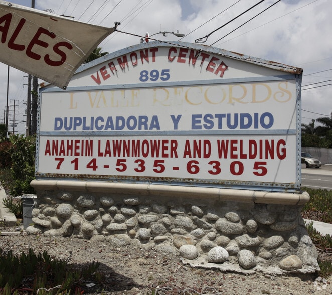 More Photos Of 895 S East St, Anaheim General Retail For Lease