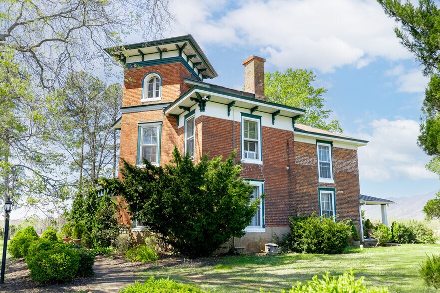 More Photos Of 2416 Lowesville Rd, Amherst Hospitality For Sale