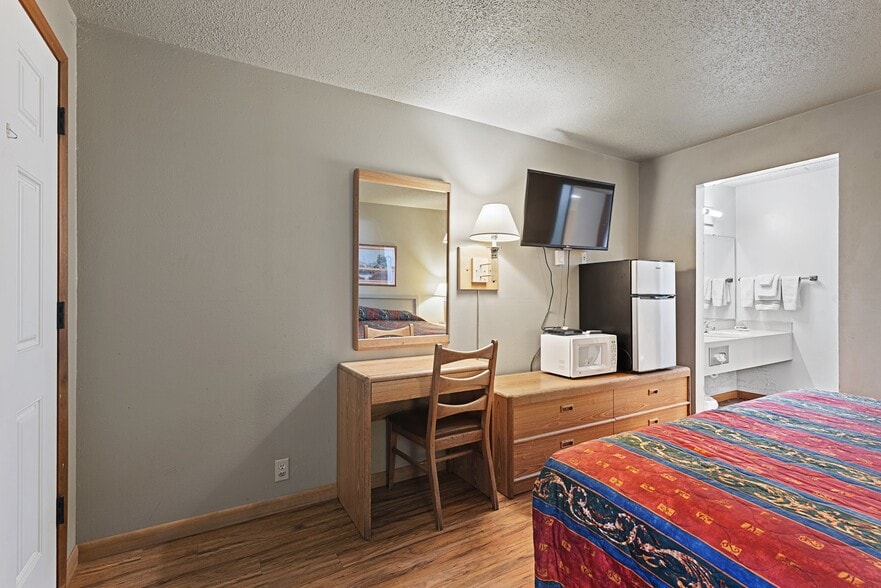 More Photos Of 1510 Adams Ave, La Grande Hotel For Sale