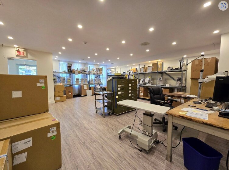 More Photos Of 86 Boul des Entreprises, Boisbriand Warehouse For Sale