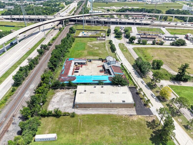 More Photos Of 15458 W Hardy Rd, Houston Warehouse For Sale