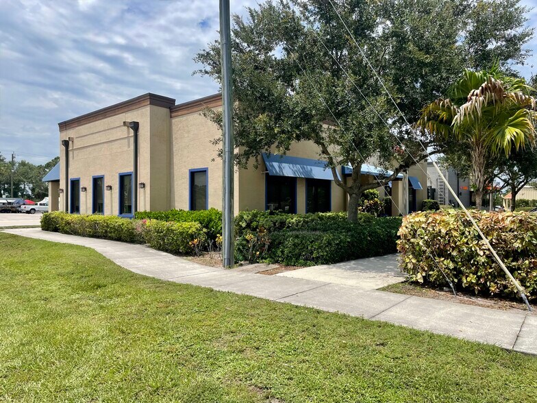More Photos Of 15931-15935 SW Warfield Blvd, Indiantown Freestanding For Lease