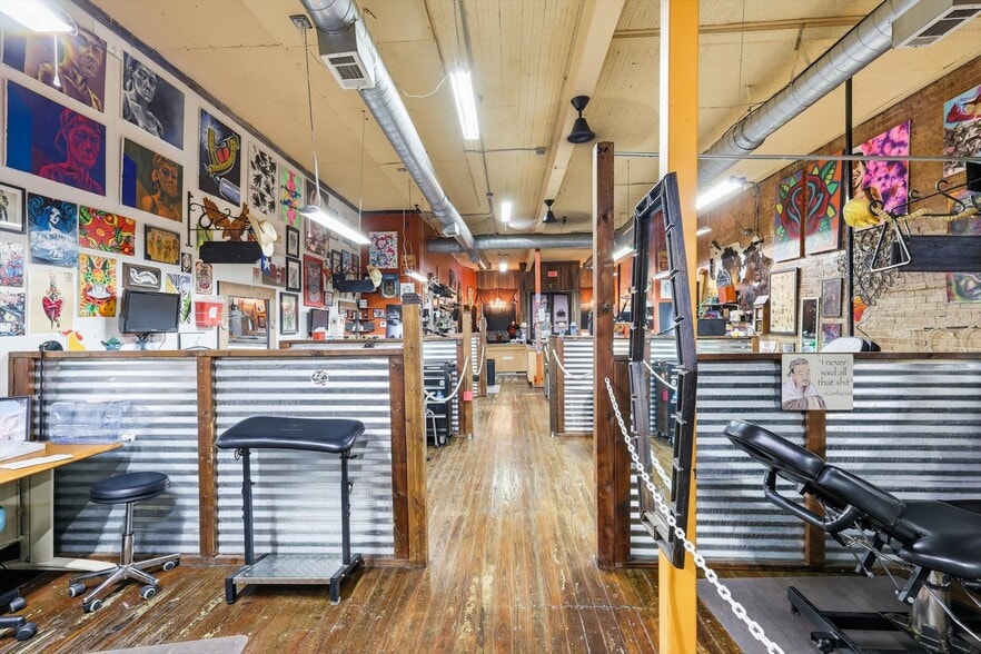 More Photos Of 1426 N Main St, Fort Worth Storefront Retail Office For Lease