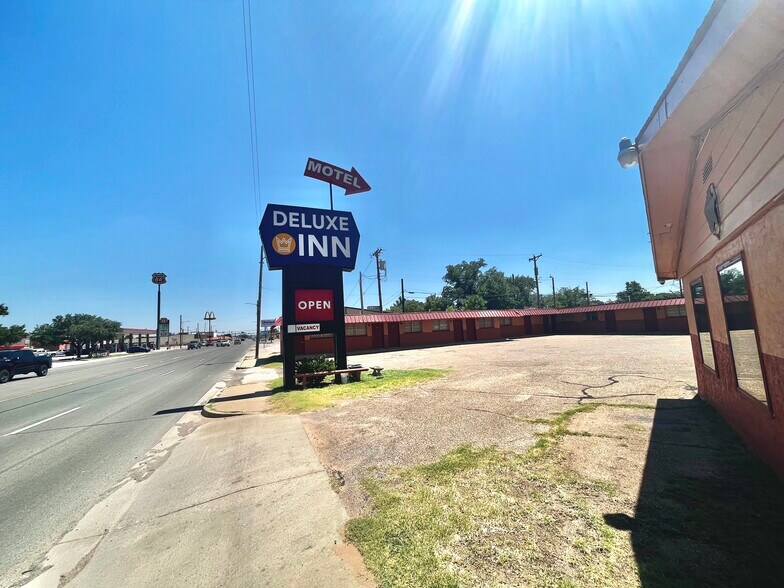 Primary Photo Of 215 N Broadway St, Post Hotel For Sale