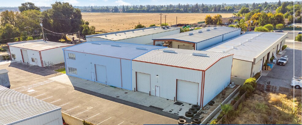 More Photos Of 1619 Elzworth St, Bakersfield Showroom For Lease