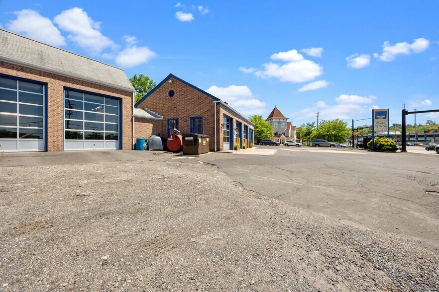 More Photos Of 2304 Huntingdon Pike, Huntingdon Valley Auto Repair For Sale