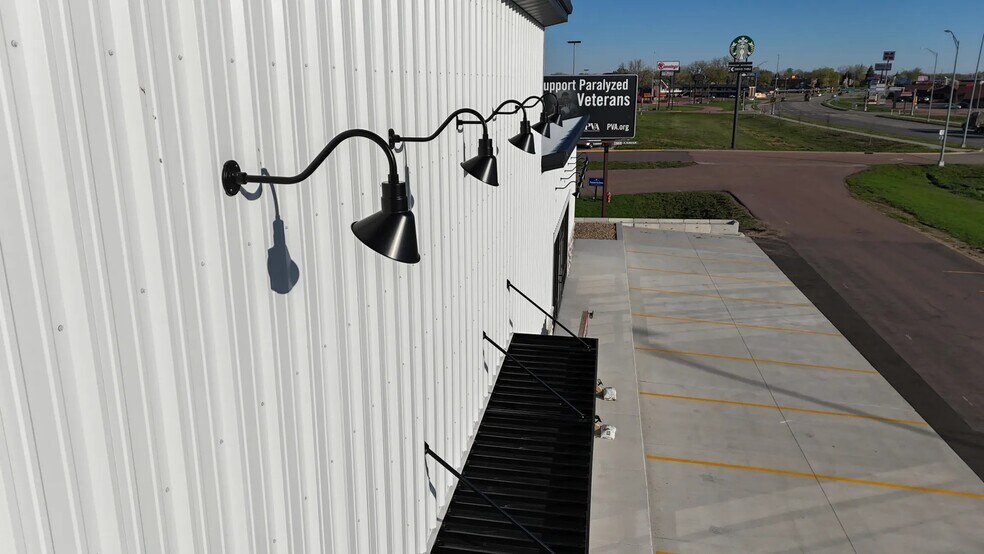 More Photos Of 1425 S Burr St, Mitchell General Retail For Lease