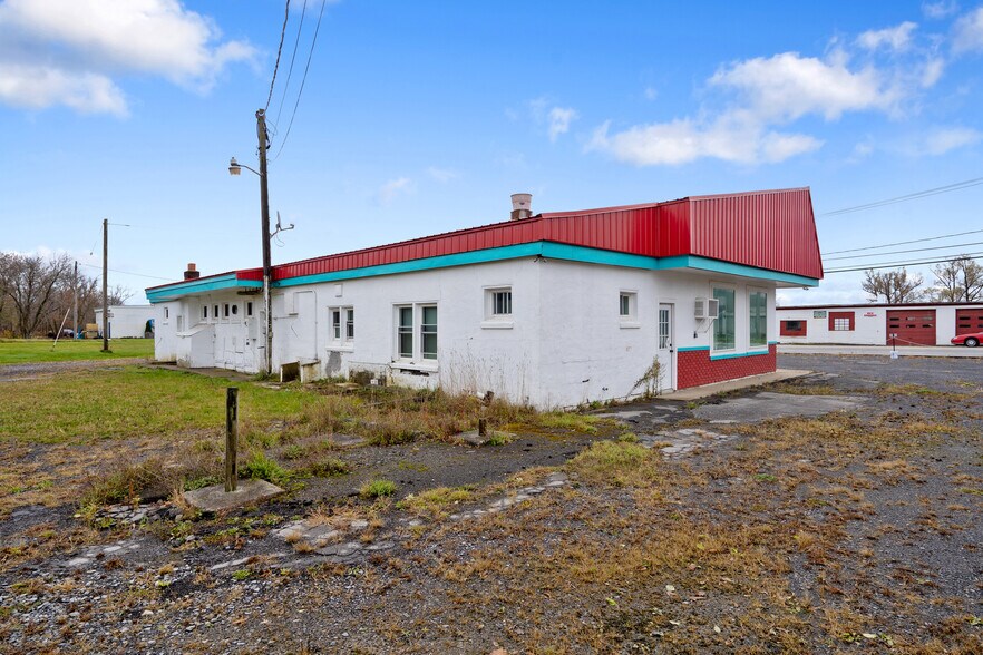 More Photos Of 9681 US 20, Cassville Restaurant For Sale