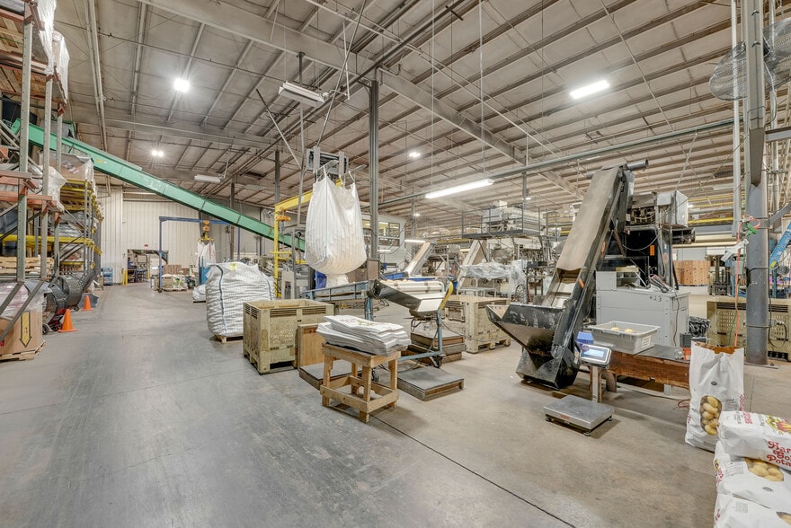 More Photos Of 400 Great Lakes Pky, Bellevue Warehouse For Sale