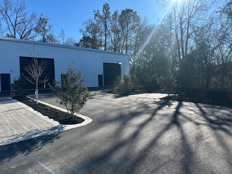 More Photos Of 5151 Piedmont Ave, North Charleston Flex For Lease
