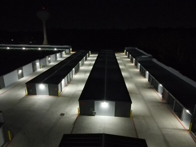 More Photos Of 11716 Veterans Memorial Dr, Houston Self Storage For Sale