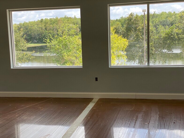 More Photos Of 6557 Hazeltine National Dr, Orlando Distribution For Lease
