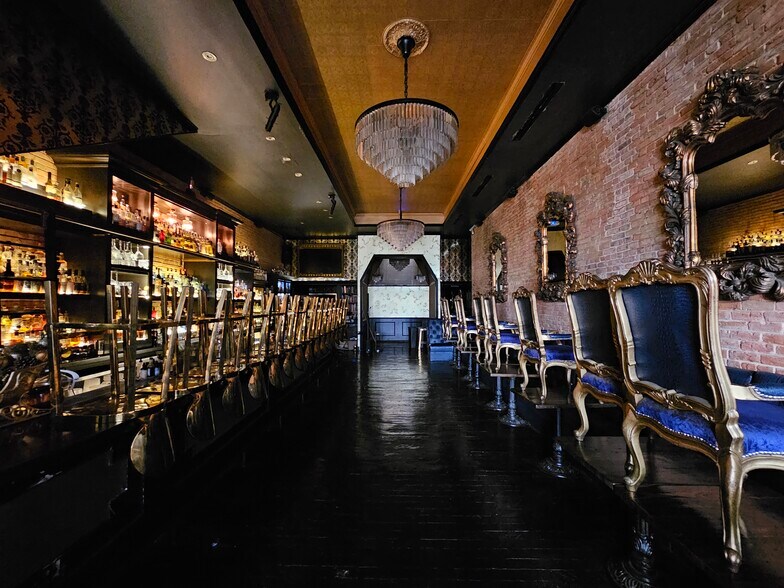 More Photos Of 1404 Main St, Dallas Restaurant For Sale