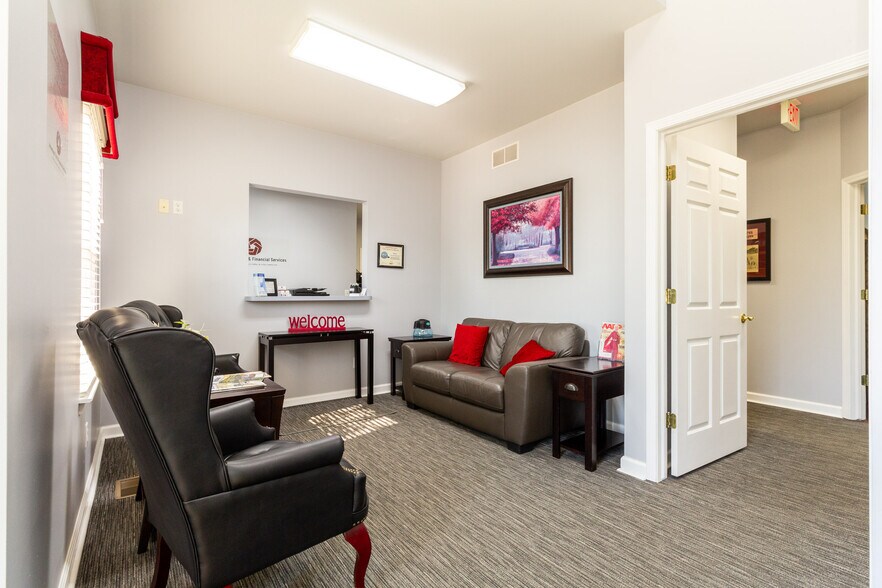 More Photos Of 208 W Highland Rd, Highland Medical For Sale