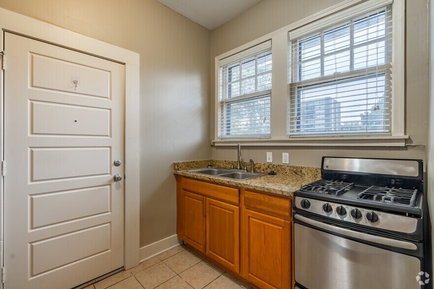 More Photos Of 31 S McLean Blvd, Memphis Apartments For Sale