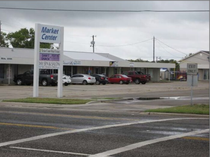 More Photos Of 621 E Market St, Rockport Flex For Lease