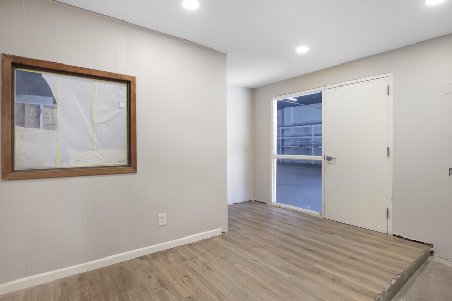 More Photos Of 311 Water St, Jordan Warehouse For Sale