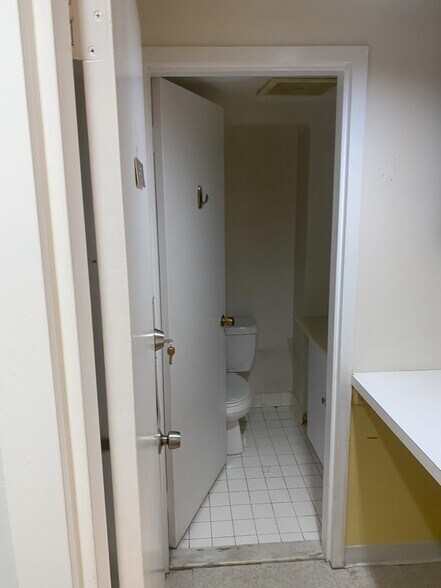 More Photos Of 3 Washington Cir NW, Washington Medical For Sale