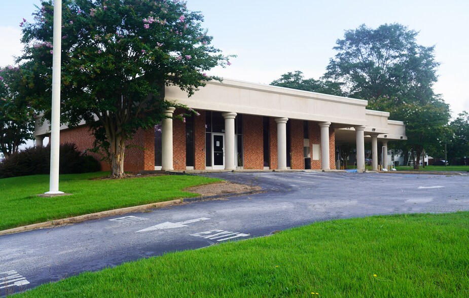 Primary Photo Of 555 Big a Rd, Toccoa Bank For Sale