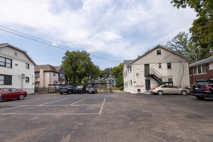 More Photos Of 1796-1800 Poplar Ave, Memphis Apartments For Sale