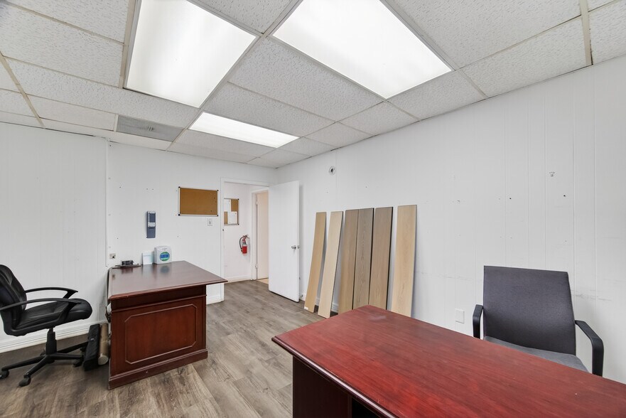 More Photos Of 1320 Almeda Genoa Rd, Houston Manufacturing For Lease