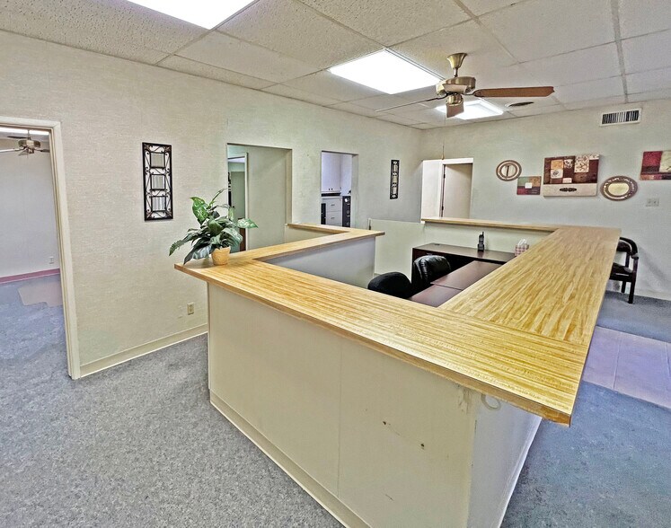 More Photos Of 817 E 7th St, Odessa Office For Lease