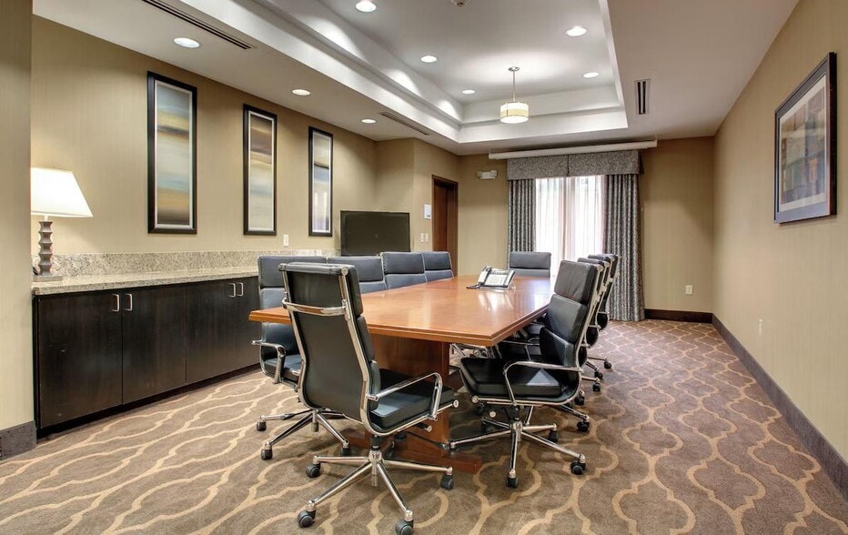 More Photos Of 639 S Canal St, Natchez Hotel For Sale