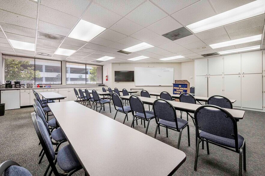 More Photos Of 333 W Broadway, Long Beach Medical For Lease