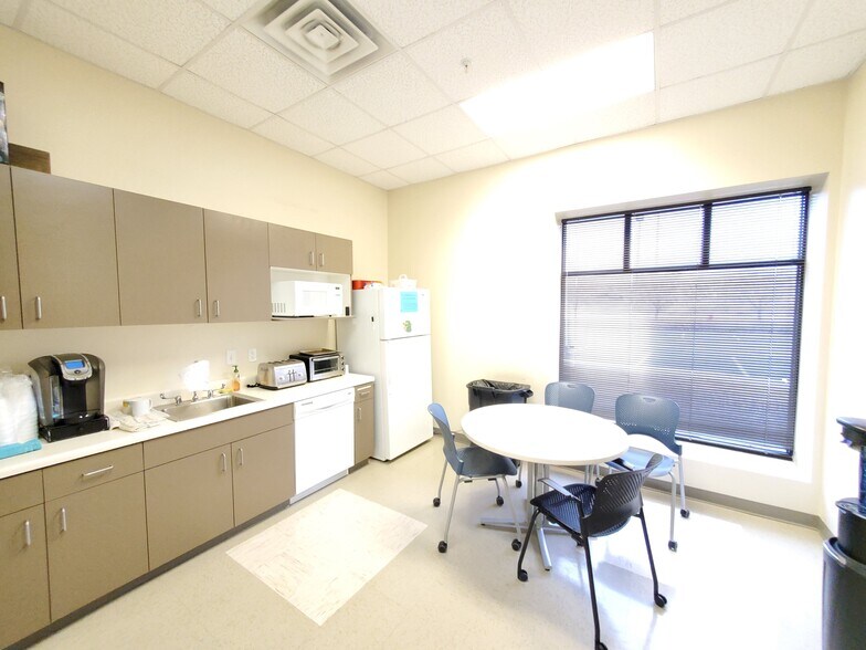More Photos Of 5444 S Green St, Murray Medical For Lease