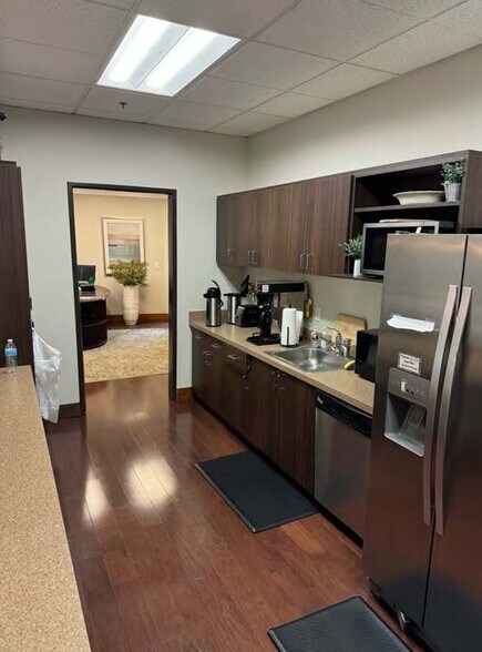 More Photos Of 7420 SW Bridgeport Rd, Tigard Office For Sale