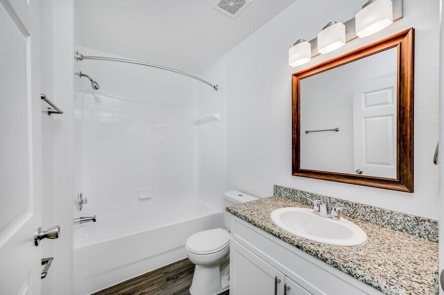 More Photos Of 13009 Kain Palms Ct, Tampa Dormitory For Sale