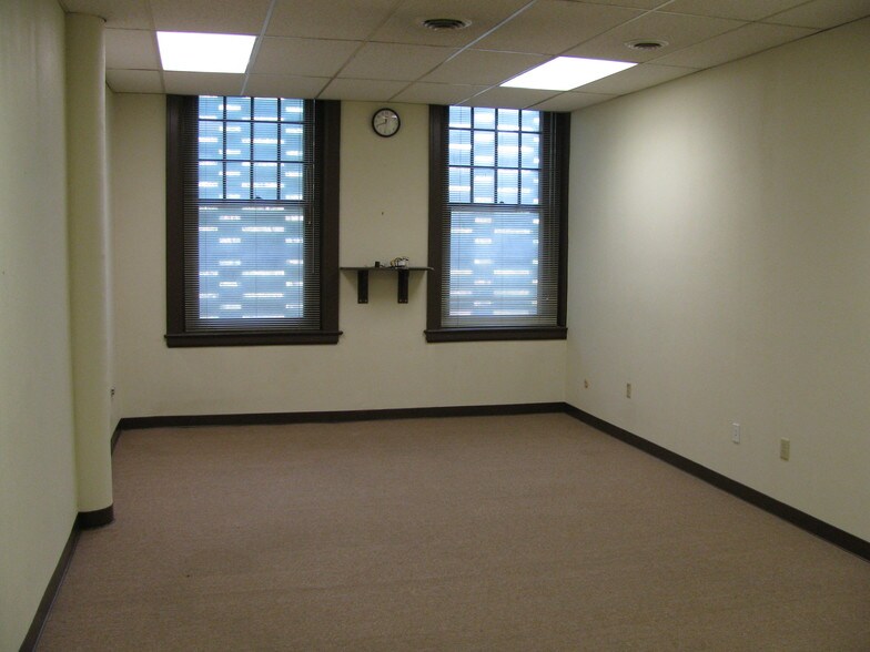More Photos Of 1 Center Sq, Hanover Office For Lease