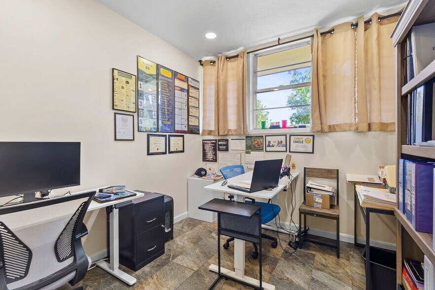 More Photos Of 601 Mary Lake Dr, Bryan Office Residential For Lease