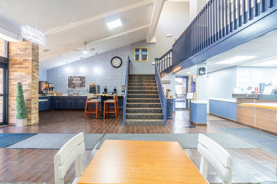 More Photos Of 4230 S Lewis Blvd, Sioux City Hotel For Sale